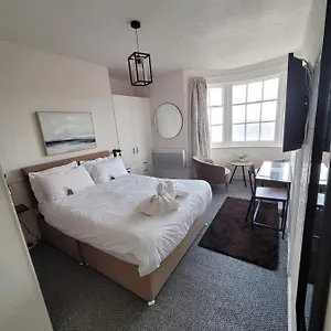  Apartment Sea View Flat 4 Fast Wifi & Free Parking United Kingdom