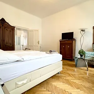 Cosy Located At Famous Kutschkermarkt Appartamento