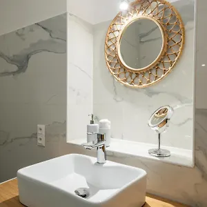 https://charming-studio.fr-provencehotel.com